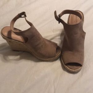 9.5 wedge sandal